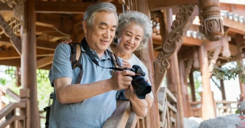 「旅行與家庭的溫馨交織」：63歲退休教師陸阿姨的人生瑰寶