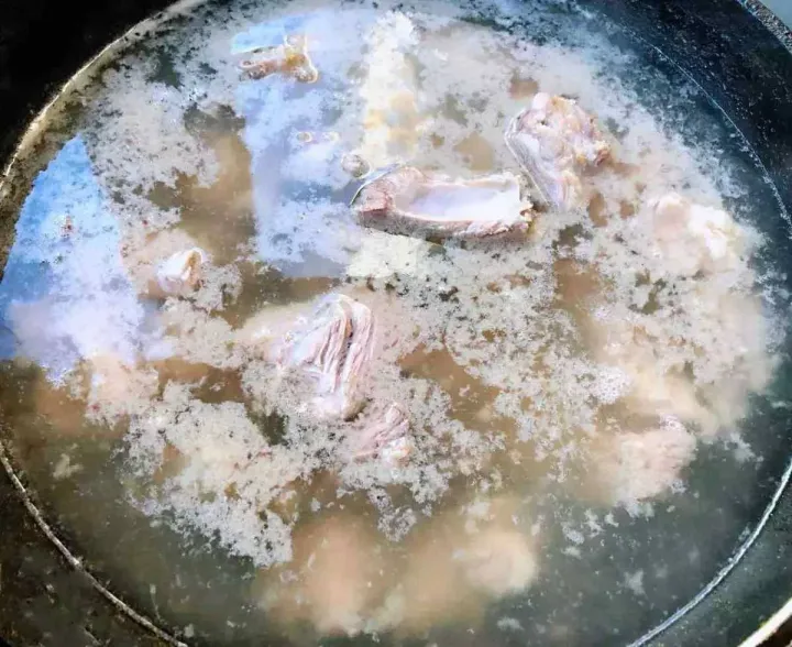 「家常美味」藕花生排骨湯，簡單步驟教你煮